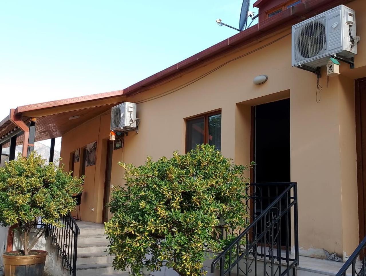 Two Lions Hotel Tbilisi Exterior photo