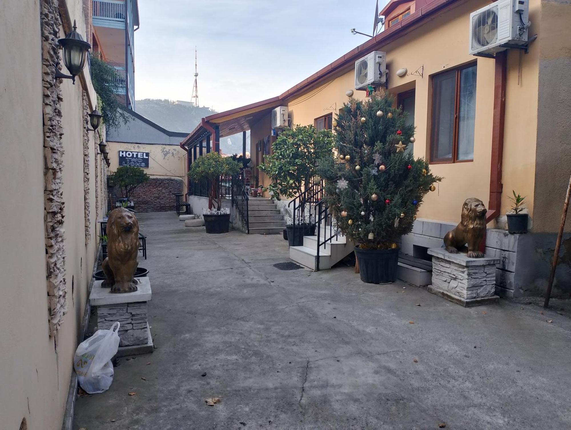 Two Lions Hotel Tbilisi Exterior photo