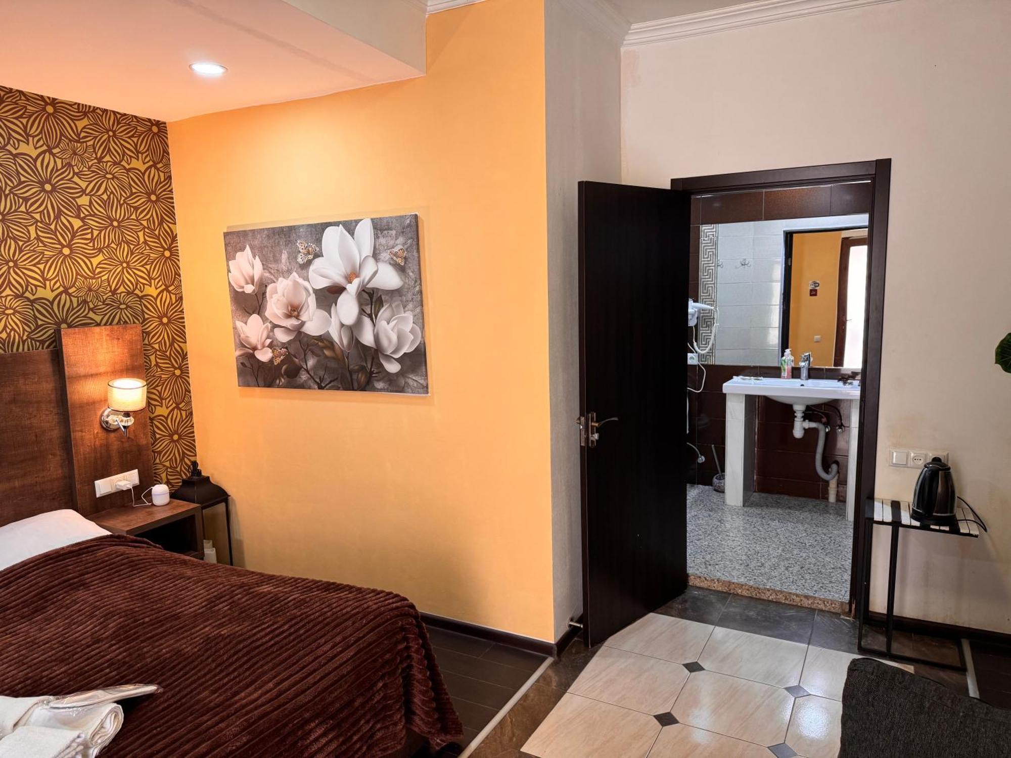 Two Lions Hotel Tbilisi Exterior photo
