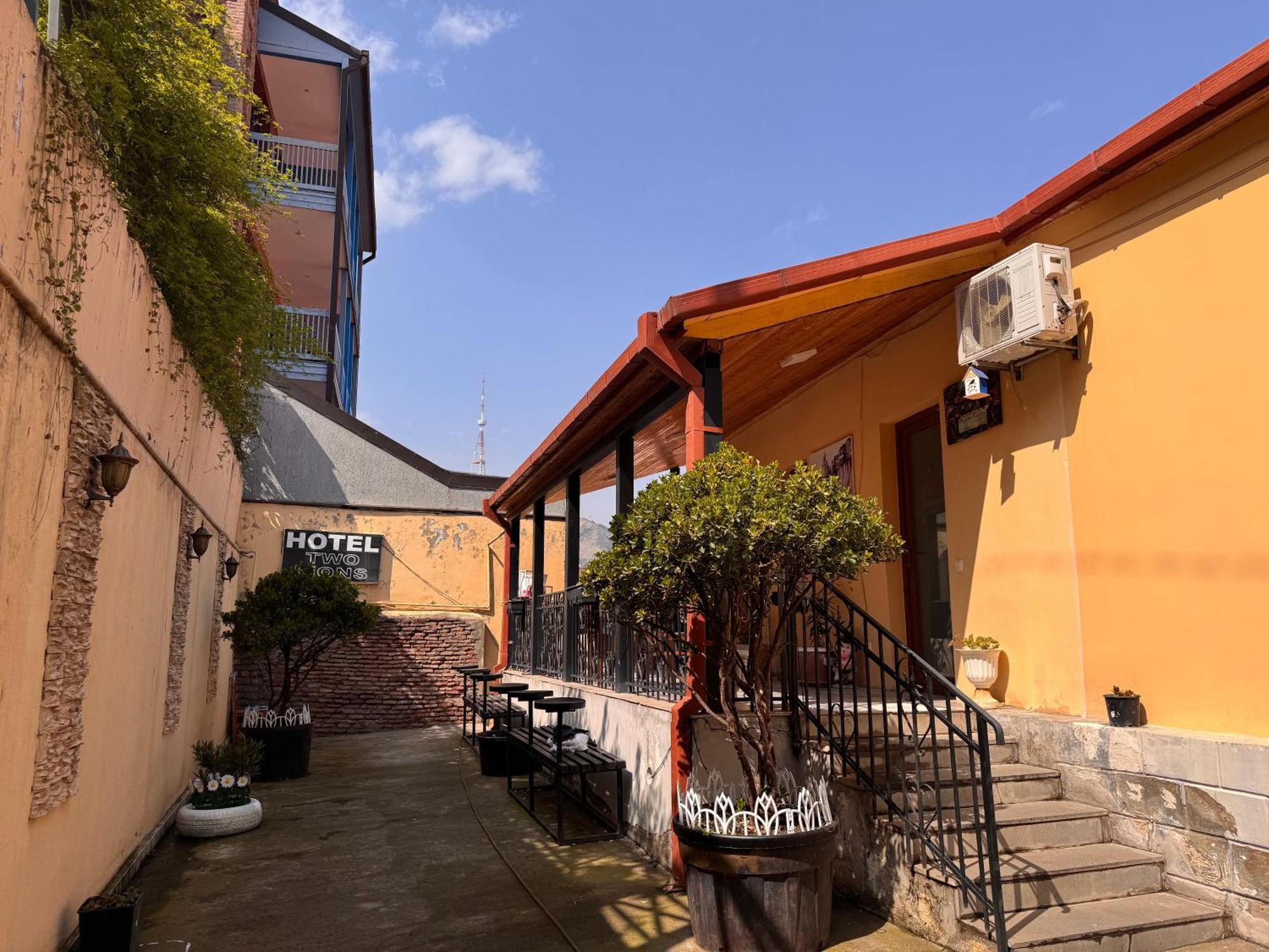 Two Lions Hotel Tbilisi Exterior photo
